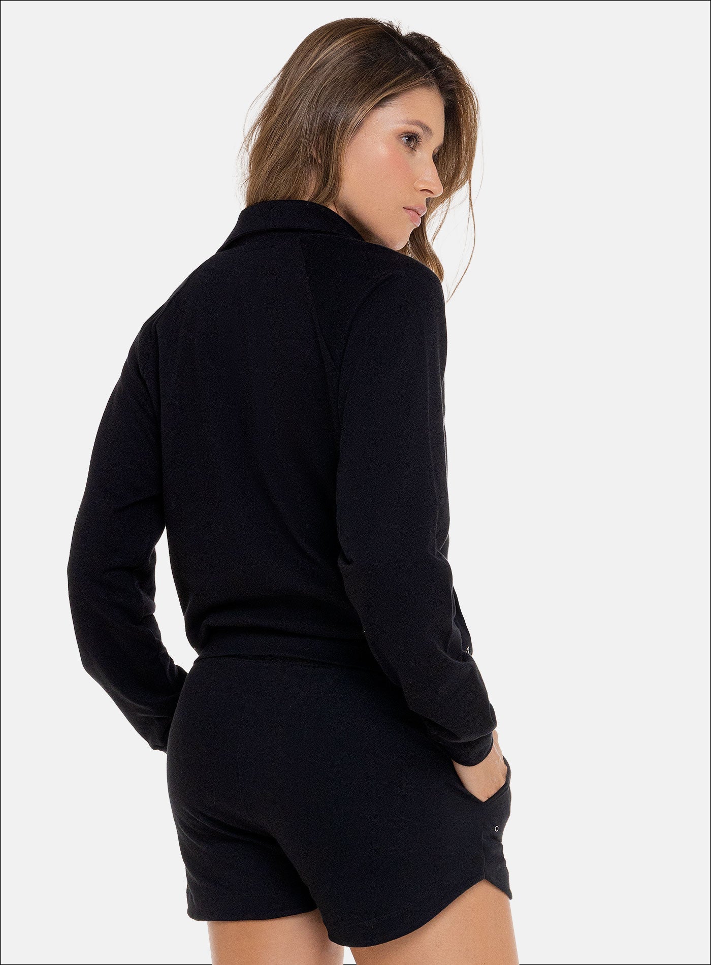 Buzo deportivo con diseño en pedreria - PRECIO ESPECIAL